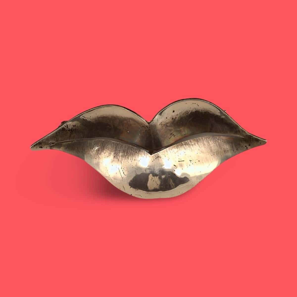 Rebajes silver lips brooch