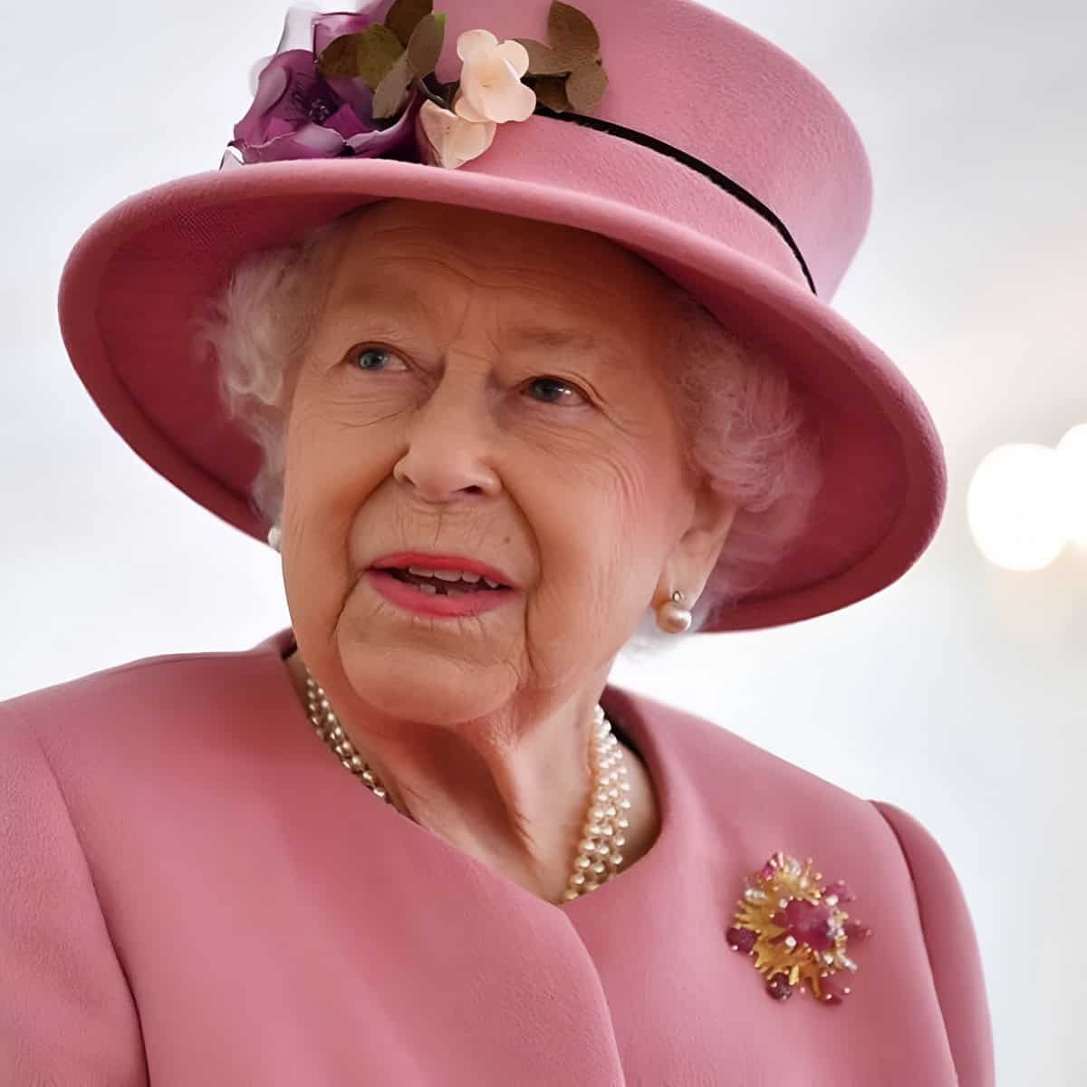 Queen Elizabeth Wearing Grima Brooch